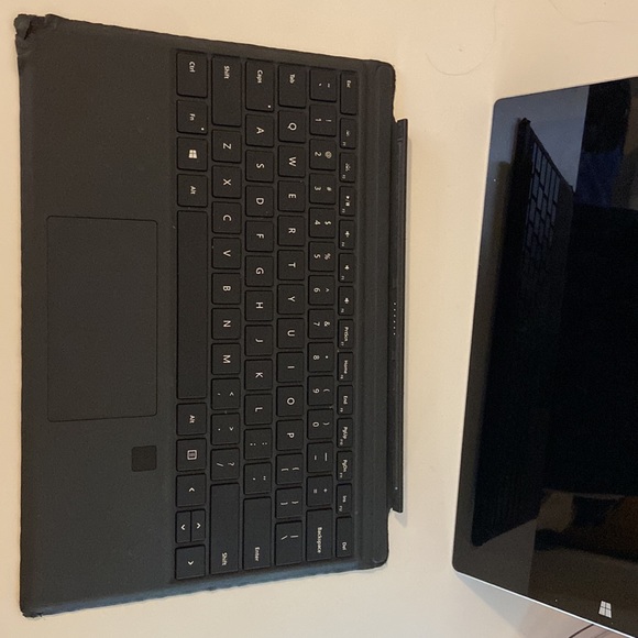 Microsoft computer - Picture 3 of 5